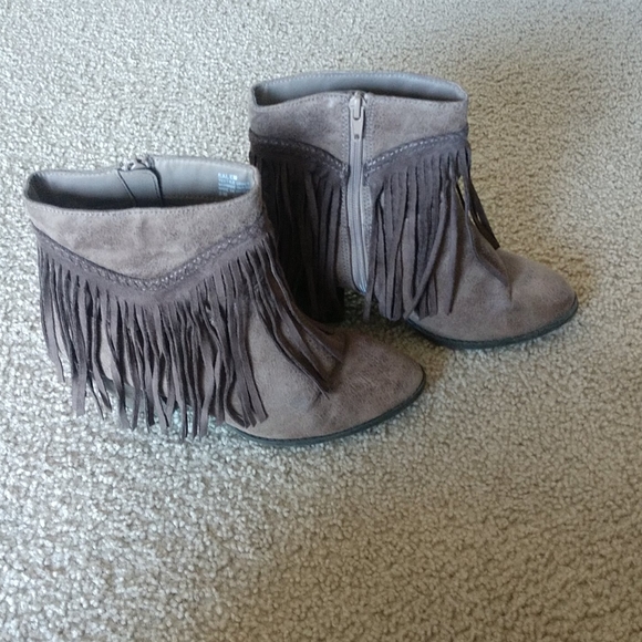 Boots - Picture 2 of 5